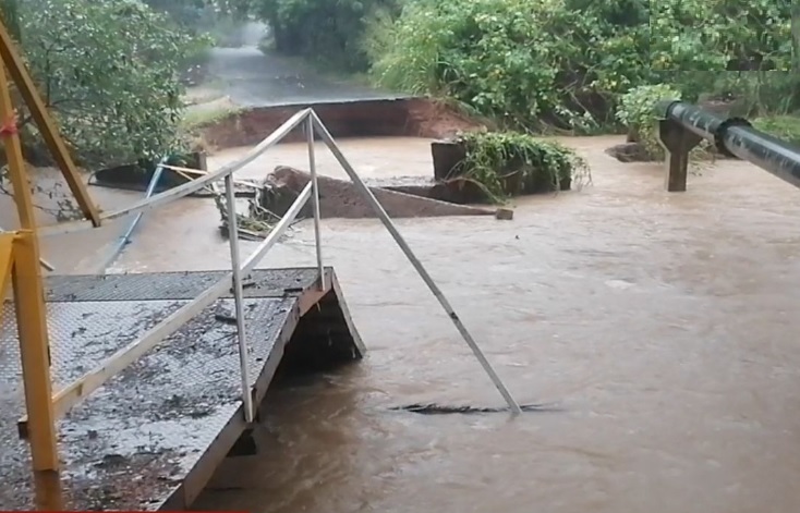 மண்சரிவில் சிக்கி 15 பேர் மாயம்