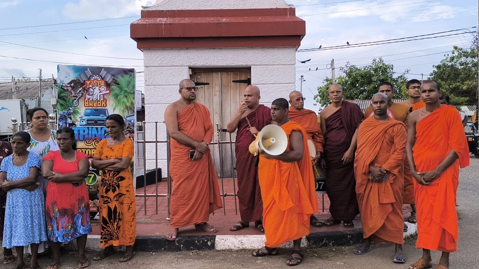 மீண்டும் இனவாதமா